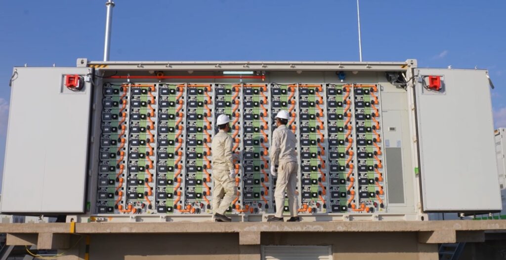 Großbatteriespeicher als Energiereserve im Stromnetz nutzen Großbatteriespeicher als Energiereserve im Stromnetz nutzen